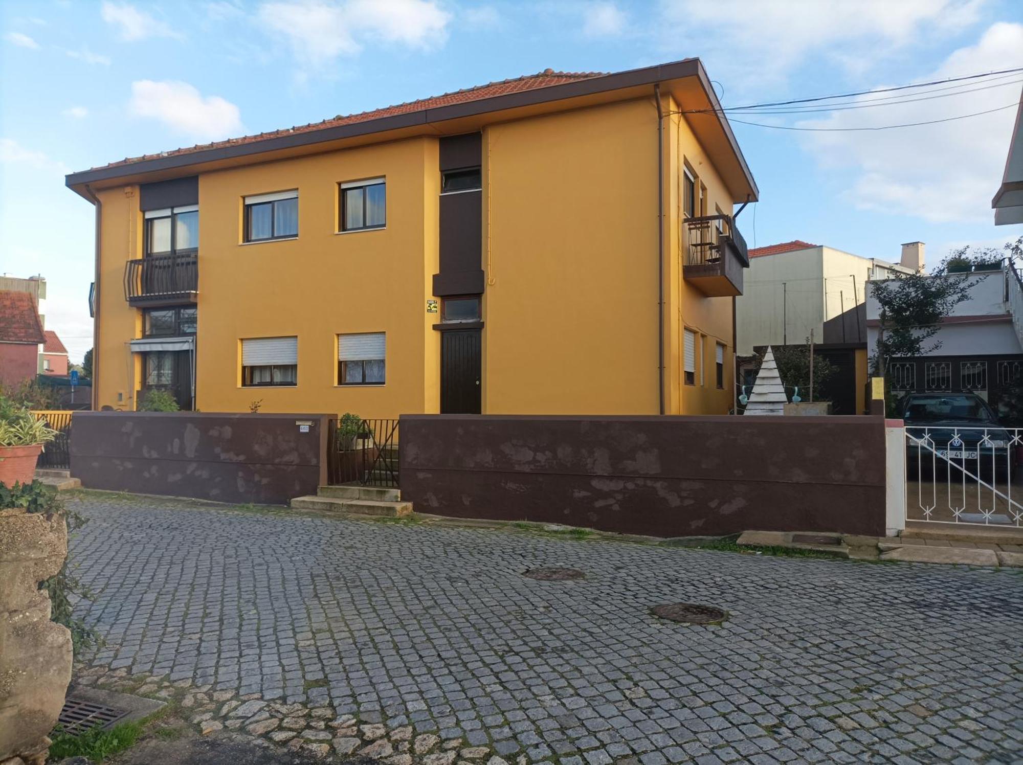 Yellow House Senhora da Hora Экстерьер фото